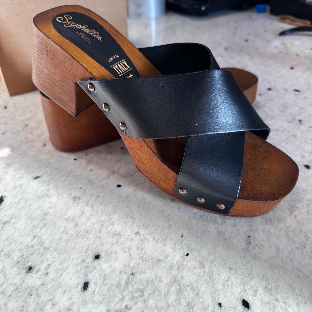 Seychelles Clog Sandals Womens Black Leather Studded Wood Platform Heel 7.5